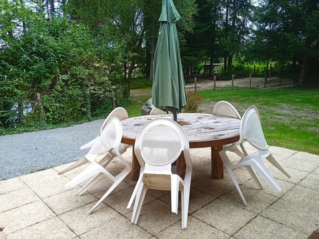 Maison tout confort avec étang privé en lisière de forêt 