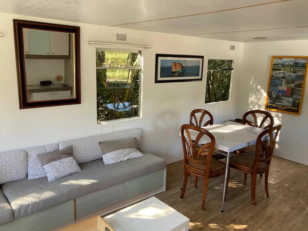 Mobil home en pleine nature avec étang privé et animaux sur la propriété 