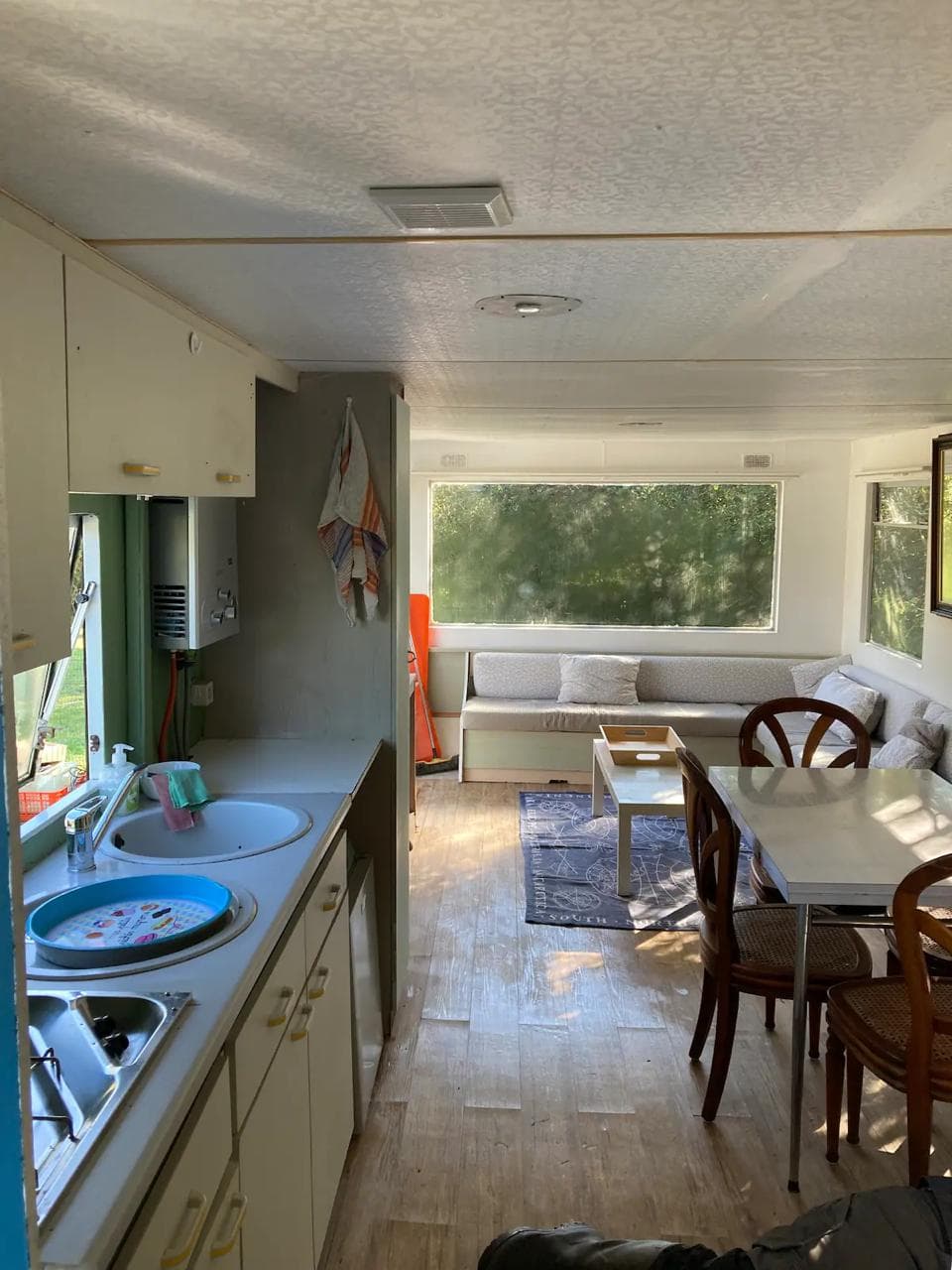 Mobil home en pleine nature avec étang privé et animaux sur la propriété 