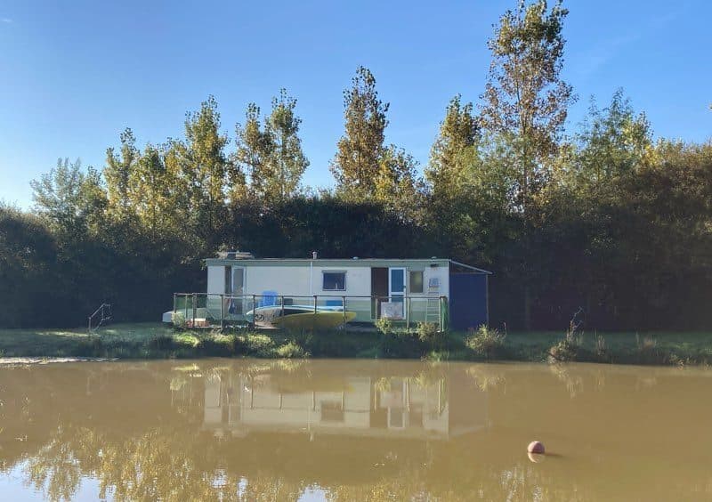 Mobil home en pleine nature avec étang privé et animaux sur la propriété 