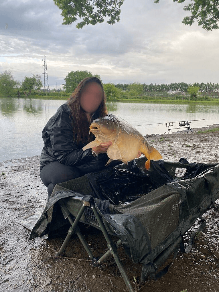 Chalet au bord d’un étang avec alpagas et pêche sportive au coeur du Périgord 
