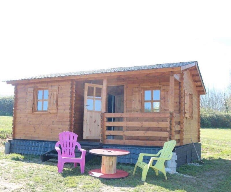 Chalet au bord d’un étang avec alpagas et pêche sportive au coeur du Périgord 