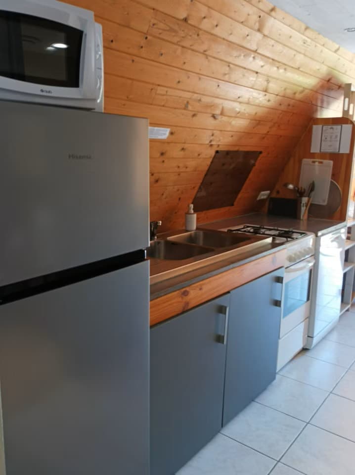 Chalet avec bain nordique au bord d’un étang de pêche 