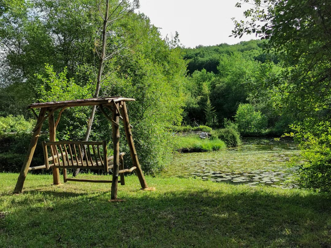 Gîte au coeur de la fôret sur un domaine avec étang 