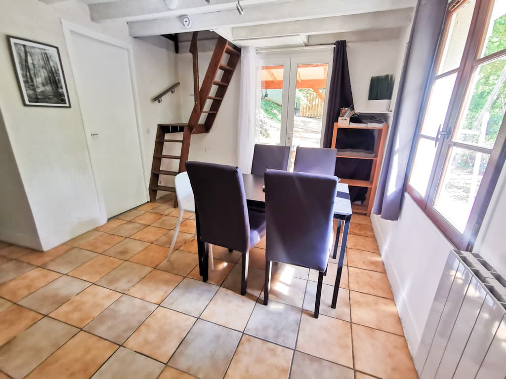 Gîte au coeur de la fôret sur un domaine avec étang 