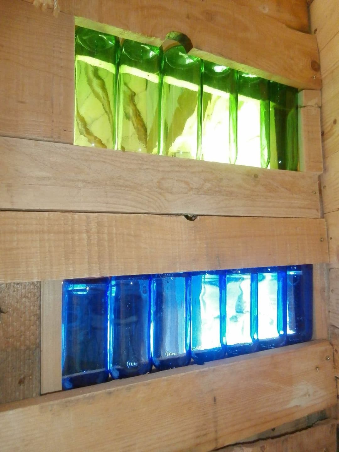 Cabane de l’explorateur au bord de l’étang pour une évasion authentique en pleine nature 