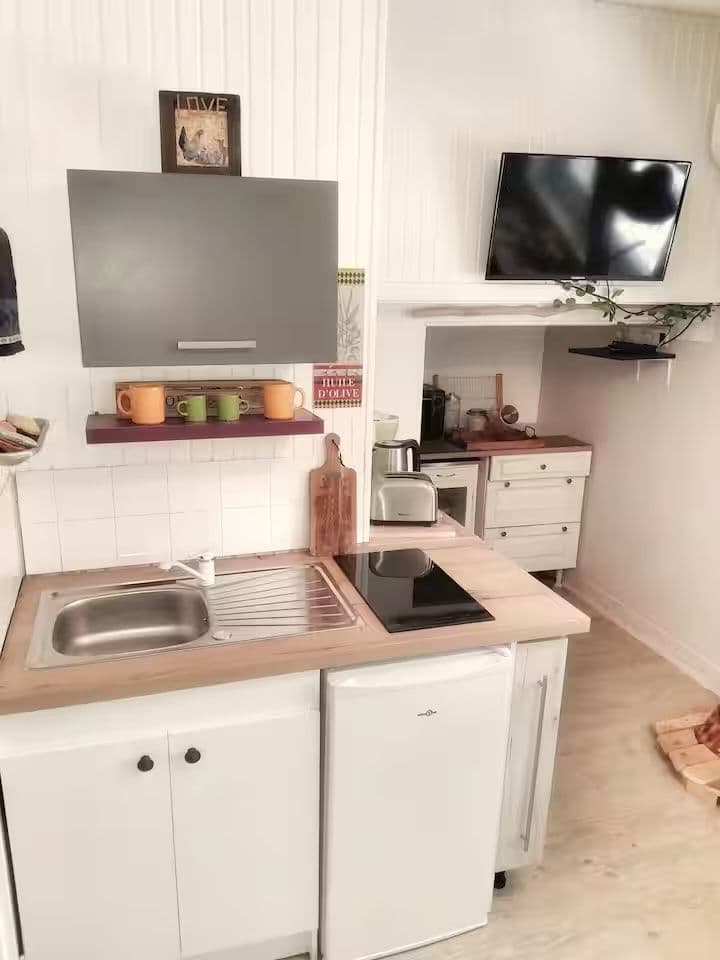 Le Crusoé :  chambre d’hôte avec cuisine tout confort au bord d’un étang de 1ha 