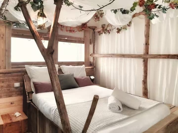 Le Crusoé :  chambre d’hôte avec cuisine tout confort au bord d’un étang de 1ha 