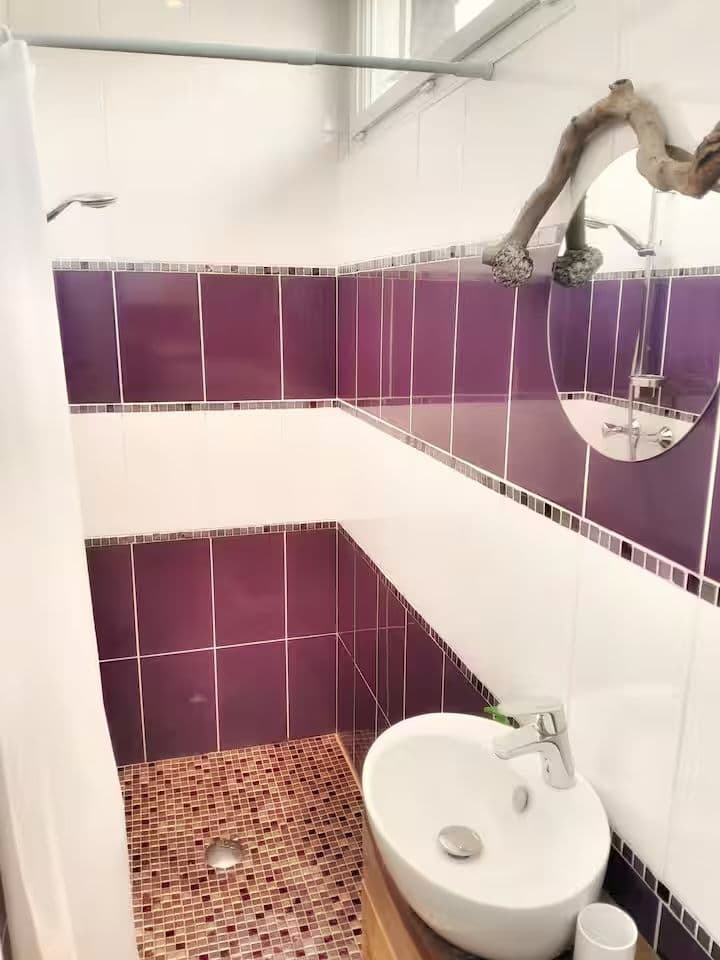 Le Crusoé :  chambre d’hôte avec cuisine tout confort au bord d’un étang de 1ha 