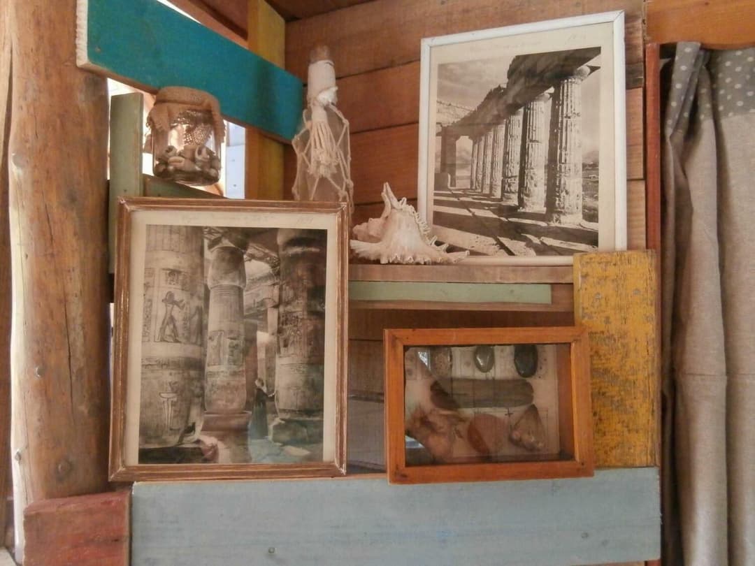 Cabane de l’explorateur au bord de l’étang pour une évasion authentique en pleine nature 