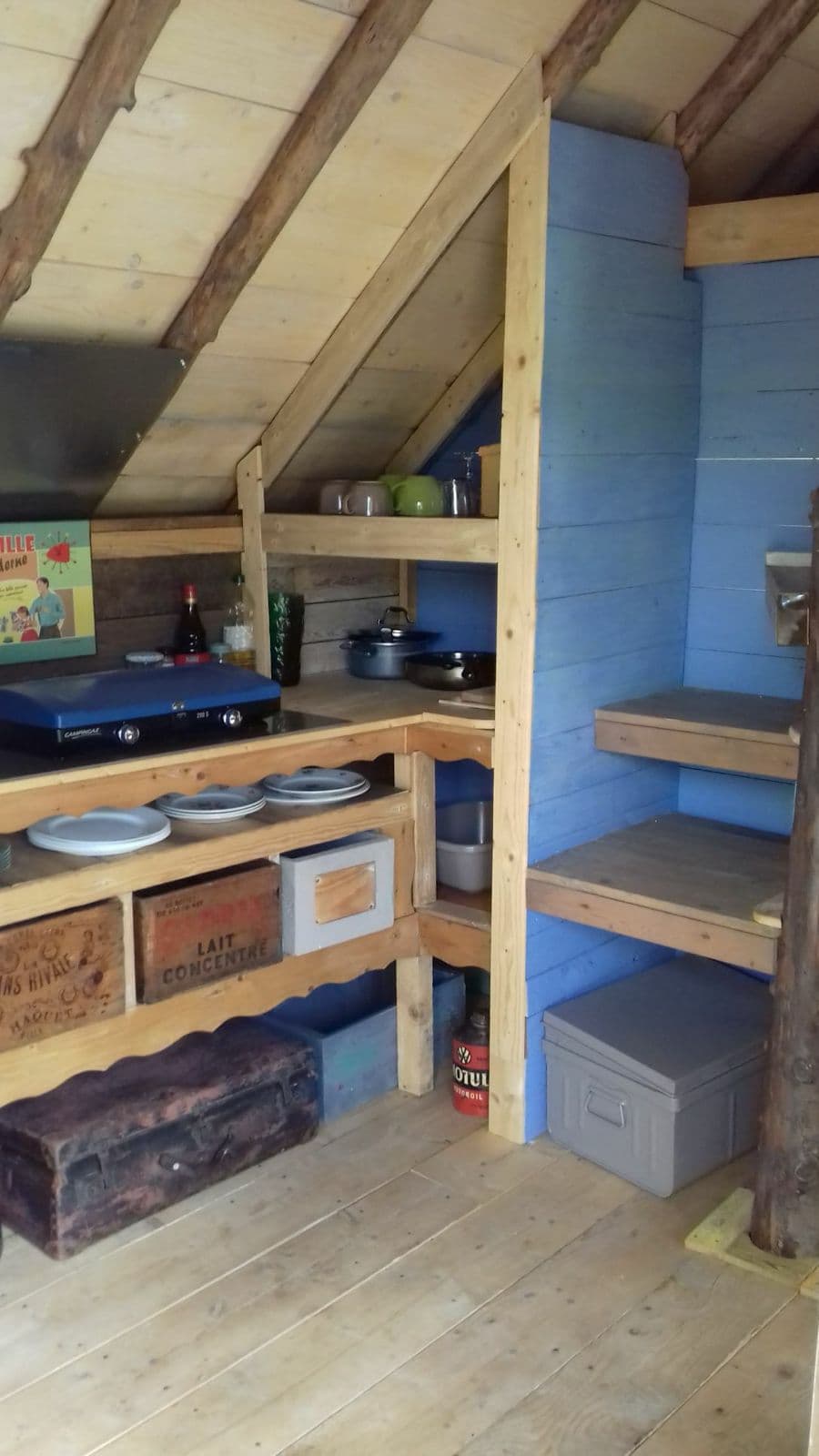 Cabane de l’explorateur au bord de l’étang pour une évasion authentique en pleine nature 