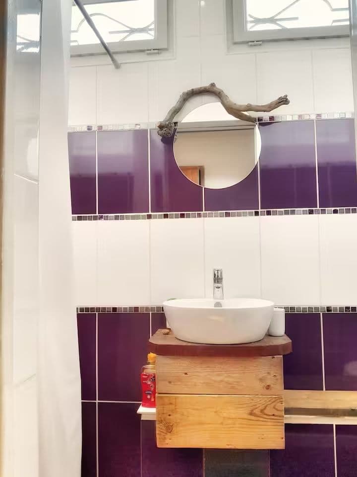 Le Crusoé :  chambre d’hôte avec cuisine tout confort au bord d’un étang de 1ha 