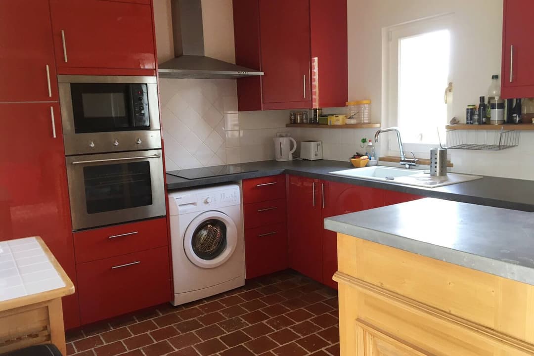Maison solognote avec un bel étang au bord de la forêt 