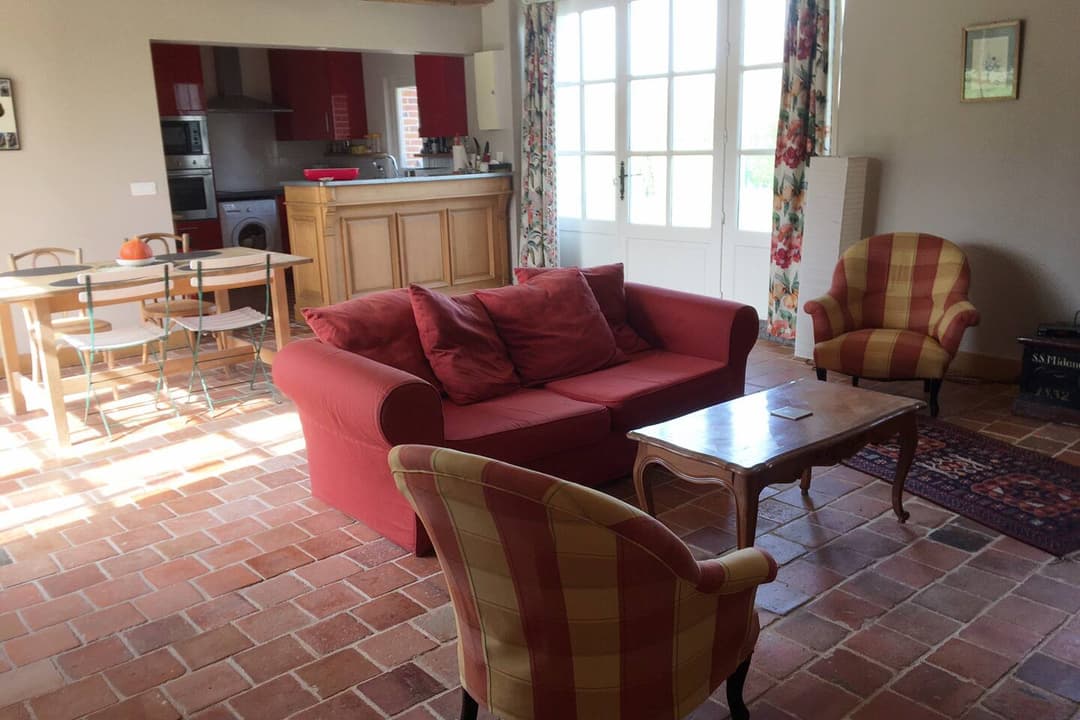 Maison solognote avec un bel étang au bord de la forêt 