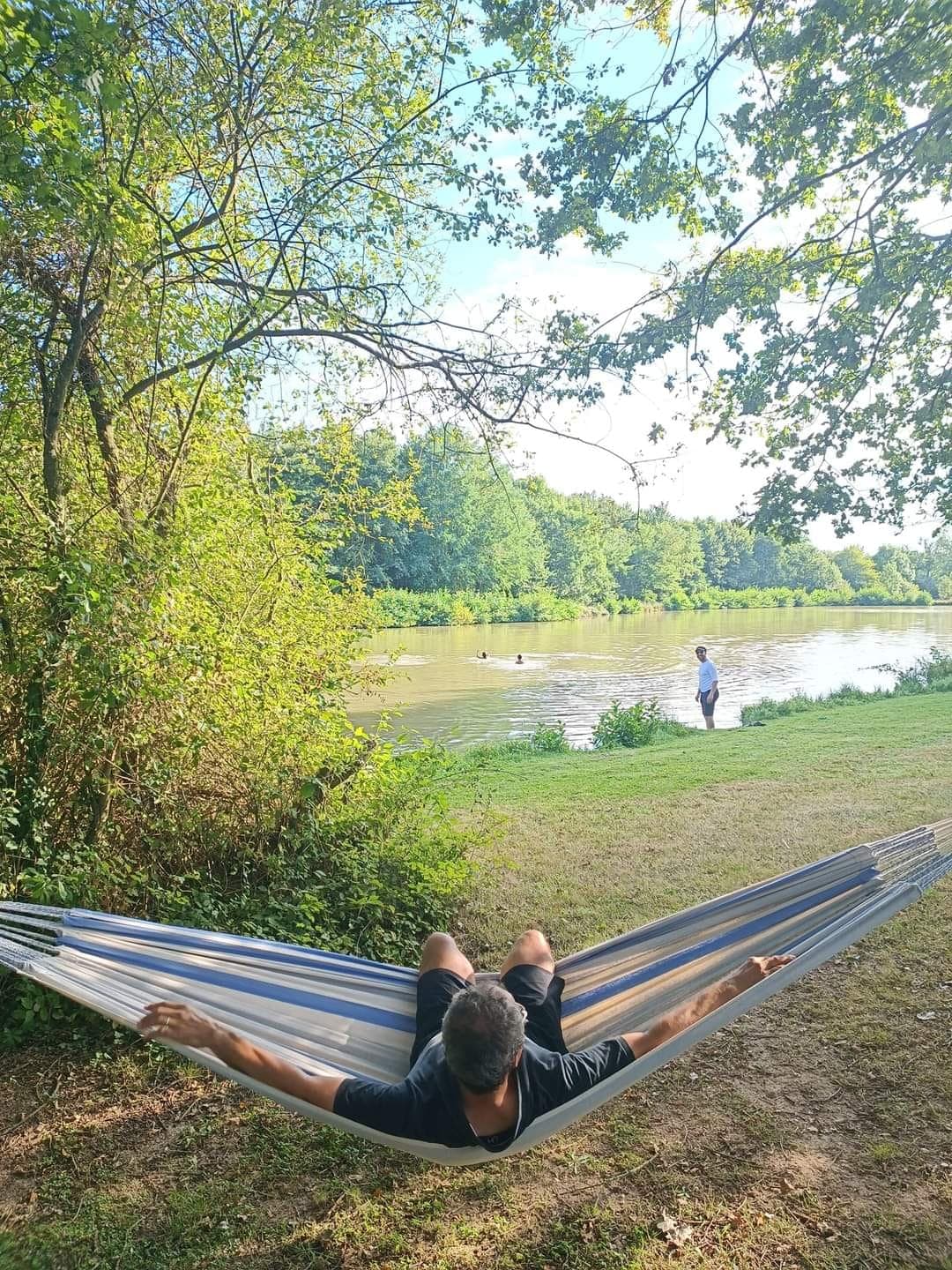 Gîte PMR avec son étang et son spa (l’été) 