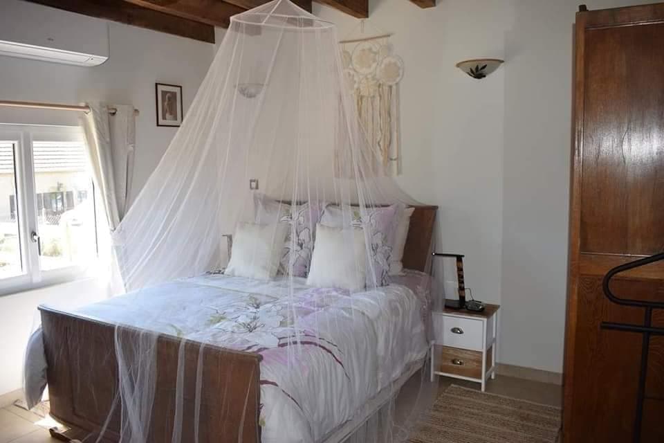Gîte PMR avec son étang et son spa (l’été) 