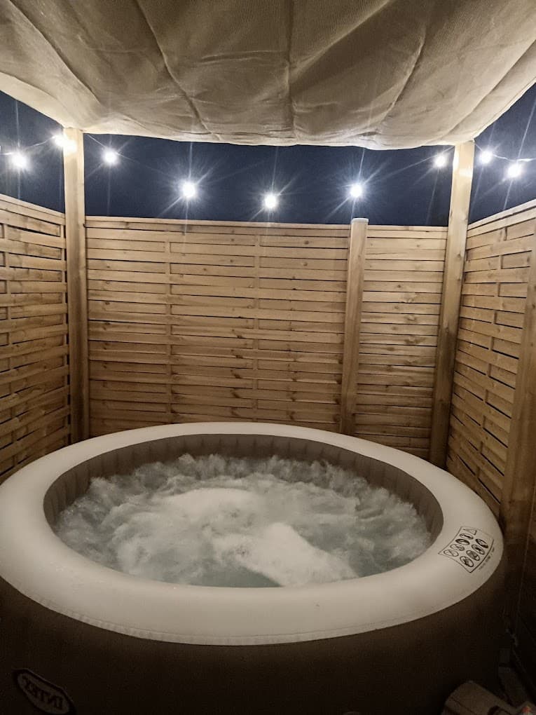 Gîte sur une propriété de 9 ha avec un étang sauvage (et SPA l’été) 