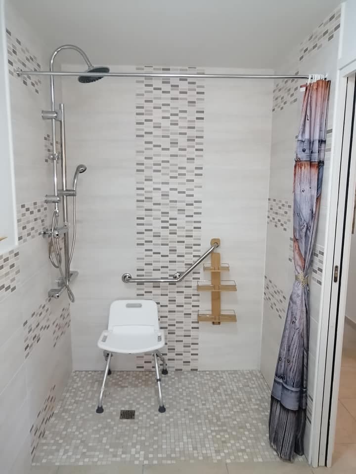 Gîte PMR avec son étang et son spa (l’été) 
