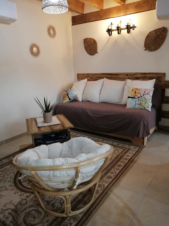 Gîte PMR avec son étang et son spa (l’été) 