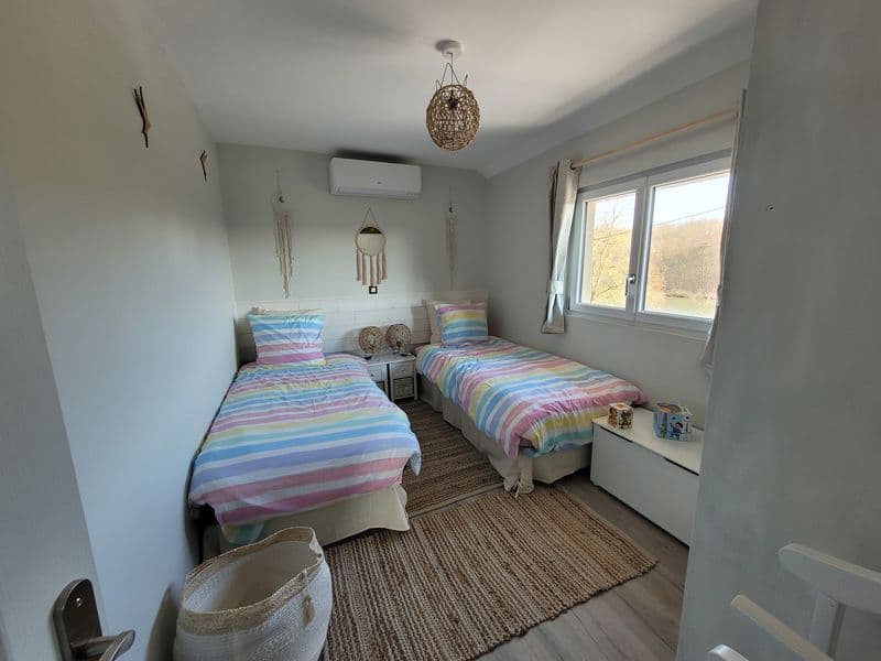 Gîte sur une propriété de 9 ha avec un étang sauvage (et SPA l’été) 