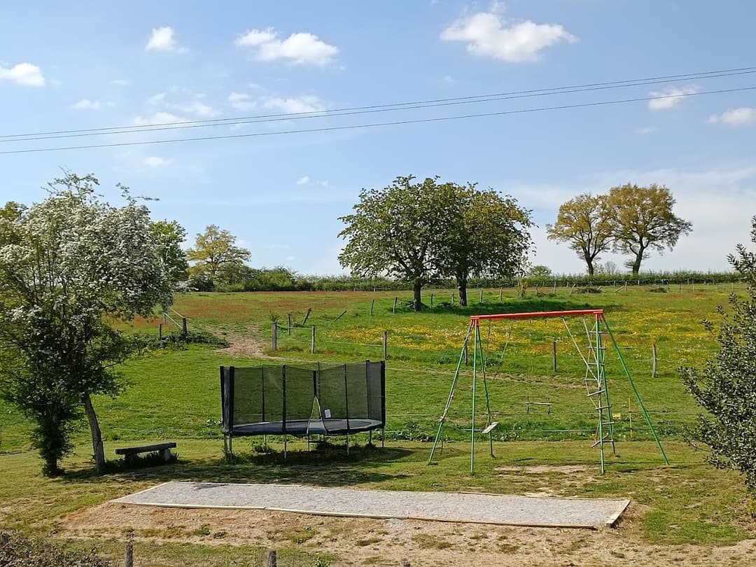 Gîte sur une propriété de 9 ha avec un étang sauvage (et SPA l’été) 