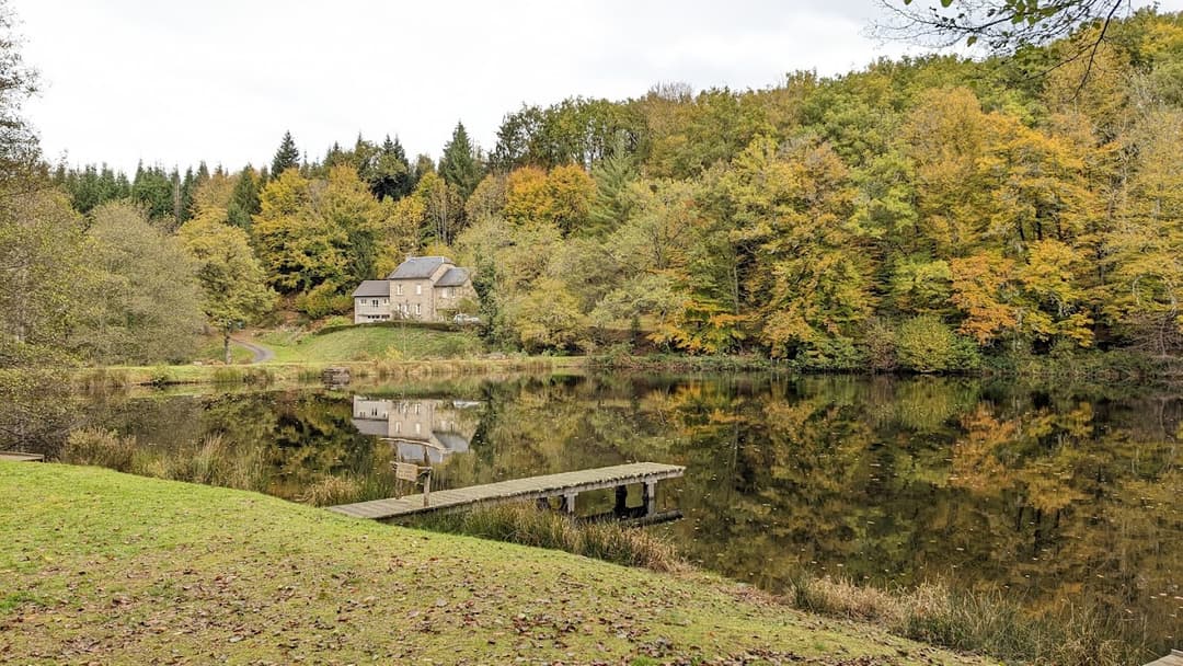 Appartement 2 chambres, étang et balades en forêt privée 