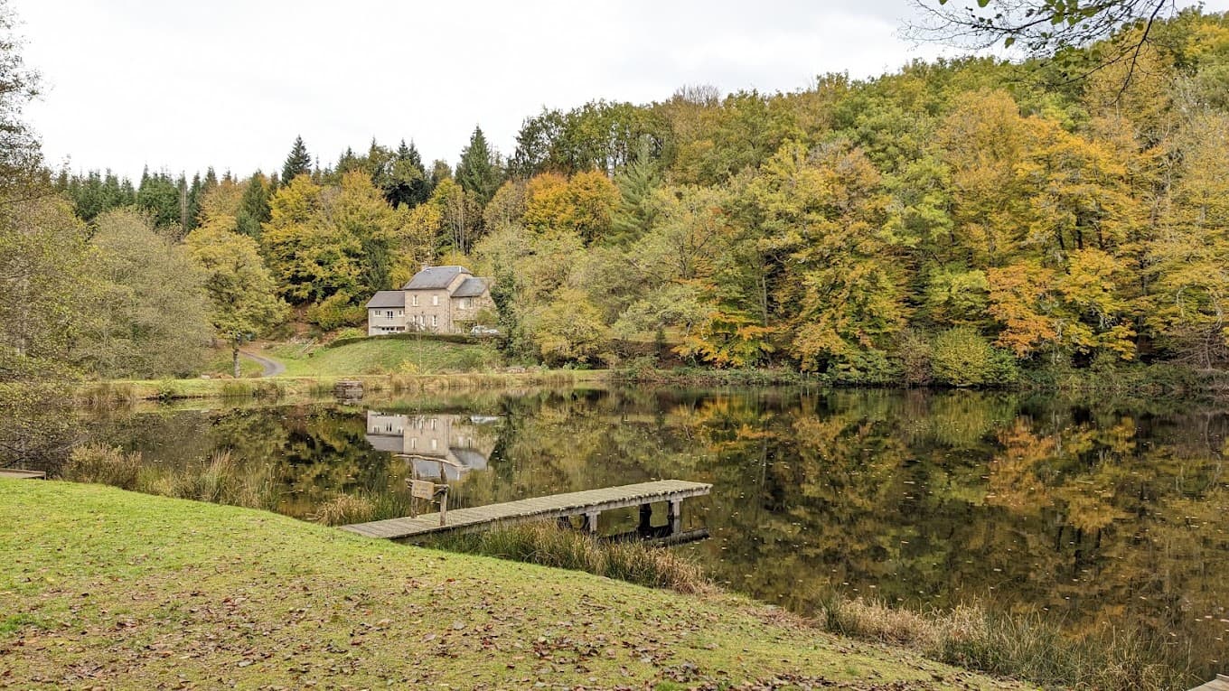 Appartement 2 chambres, étang et balades en forêt privée 