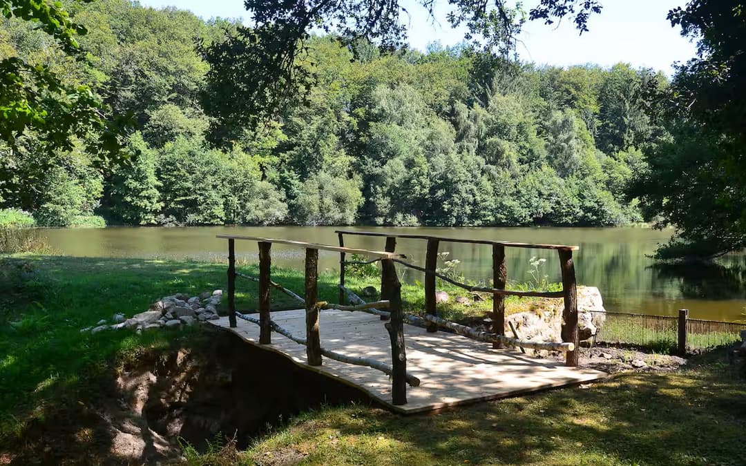 Appartement 2 chambres, étang et balades en forêt privée 