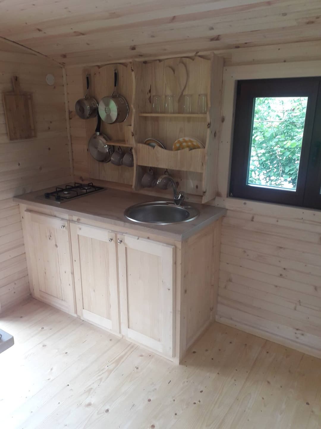 Roulotte familiale au bord d’un étang 