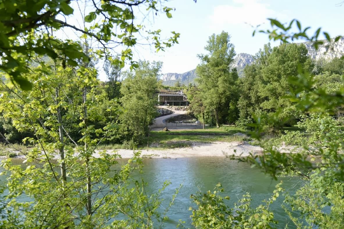 Villa d’architecte avec plage privée au cœur des Gorges du Tarn 