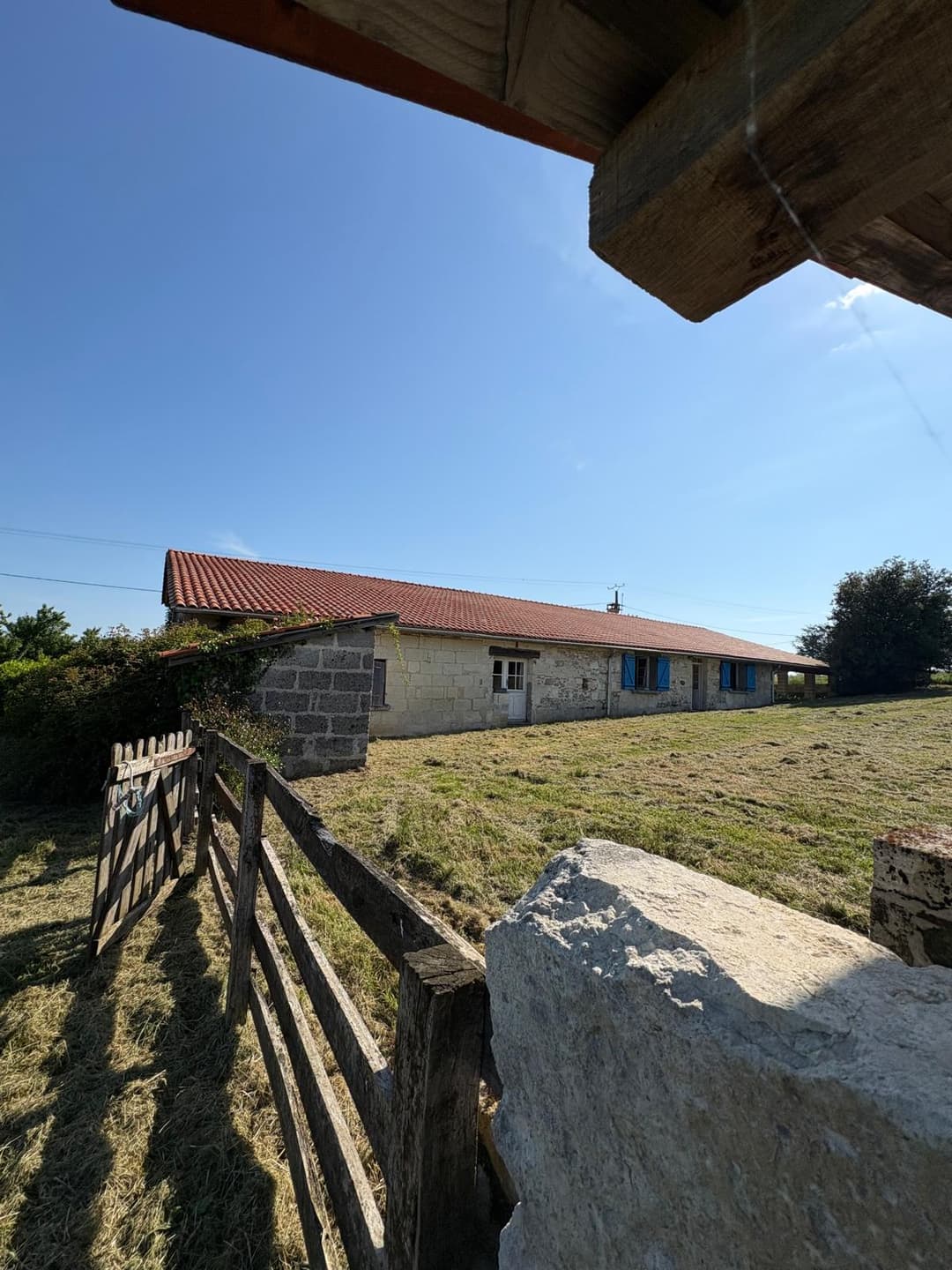 Maison de campagne devant  3 étangs -  Porcherat