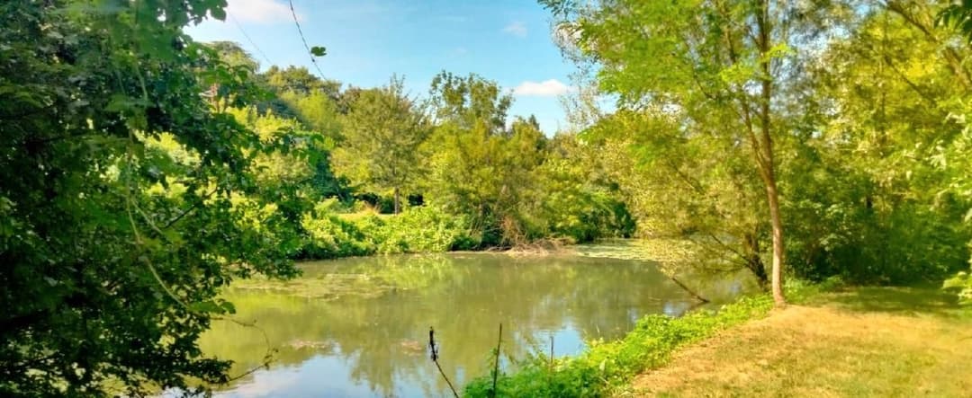 Chambres d’hôtes au bord de la rivière avec un étang privé 