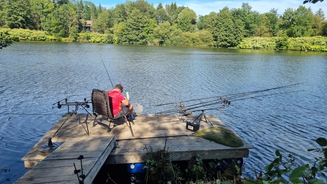 Gravière de 8ha, très poissonneuse et facile d'accès proche de Lure 