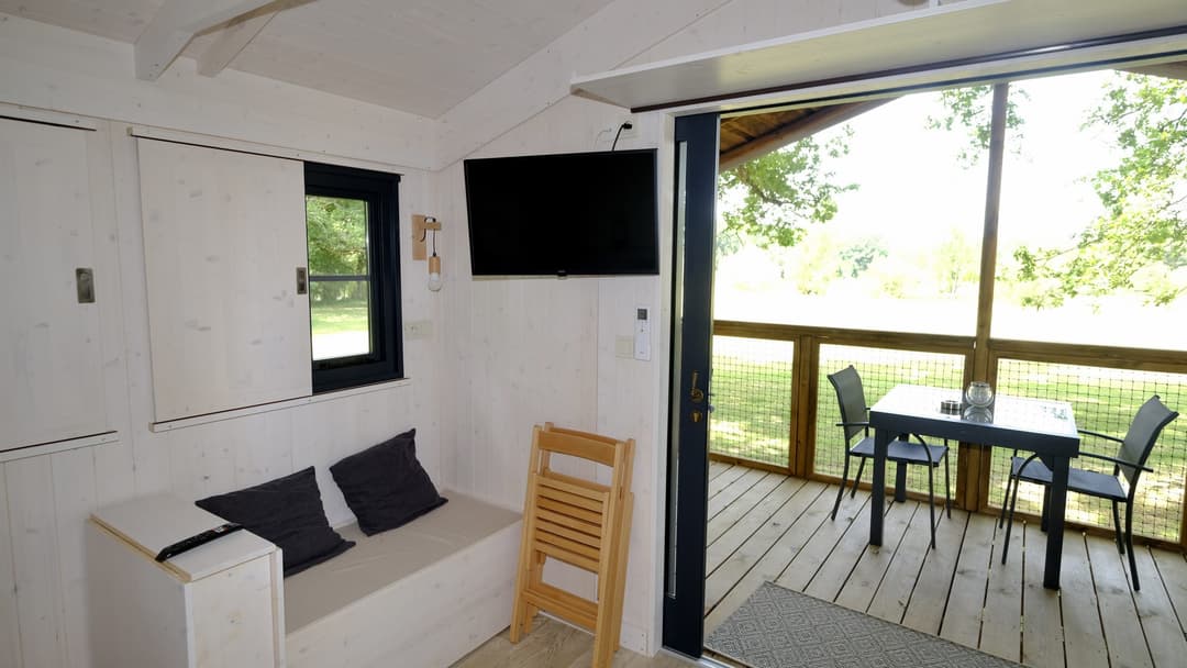 Chalet sur pilotis pour deux personnes avec étang privé 