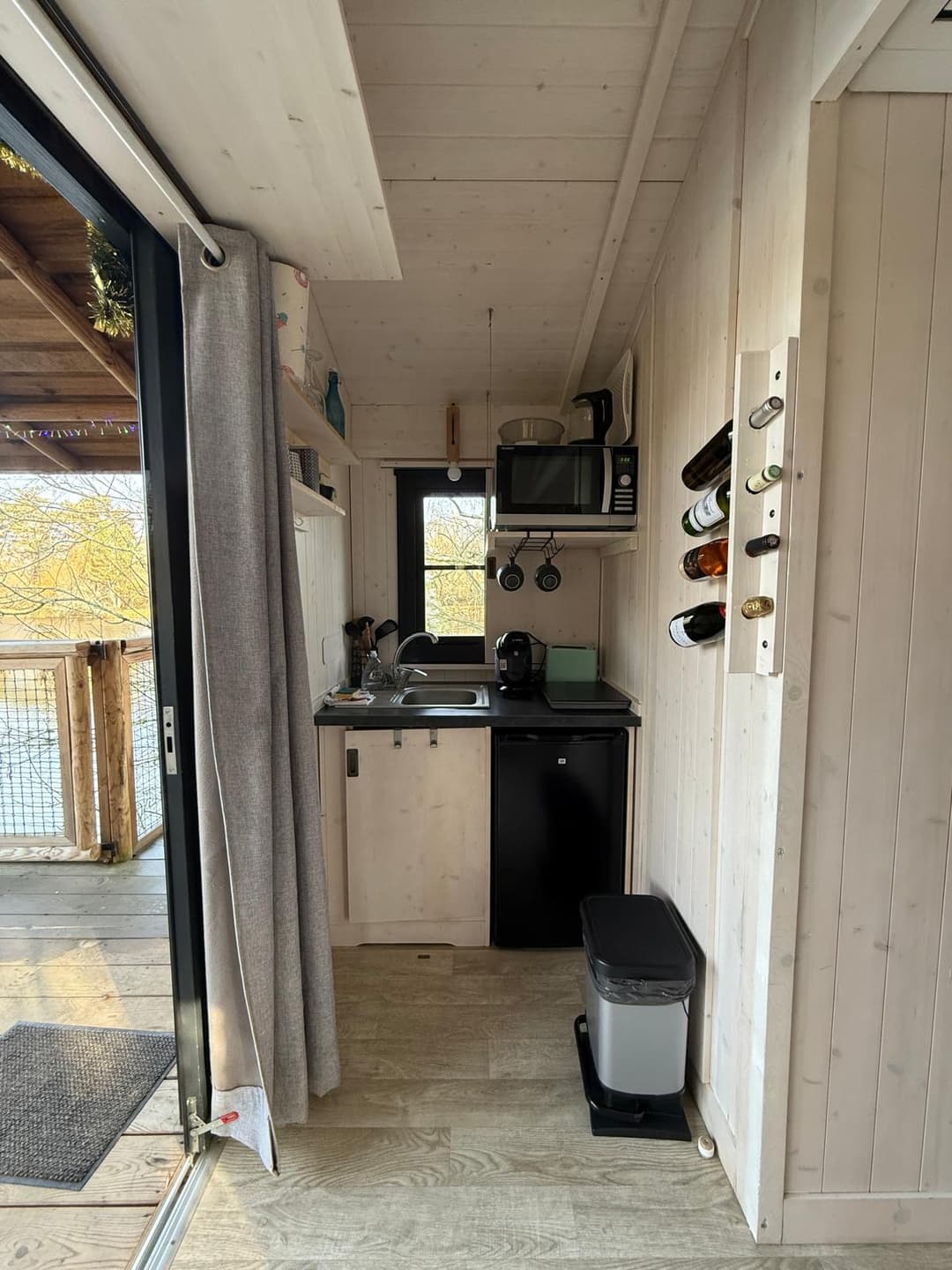 Cabanes sur pilotis avec vue imprenable sur l’étang 