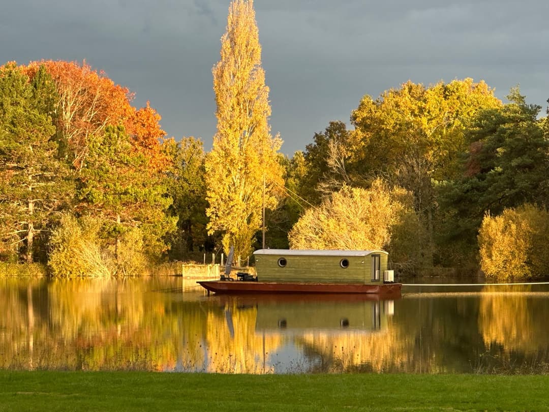 Bateau sur étang privé de 3 ha en Dordogne 