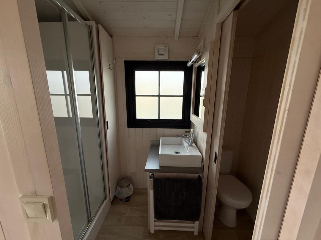 Chalet sur pilotis pour deux personnes avec étang privé 