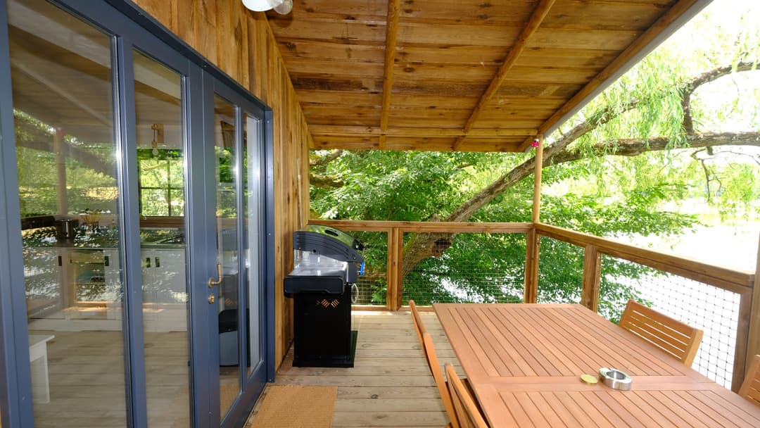 Chalet pilotis sur île privée avec vue imprenable sur l’étang 