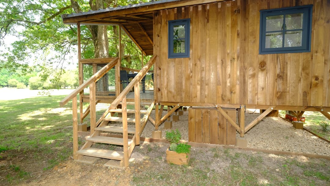 Chalet sur pilotis pour deux personnes avec étang privé 