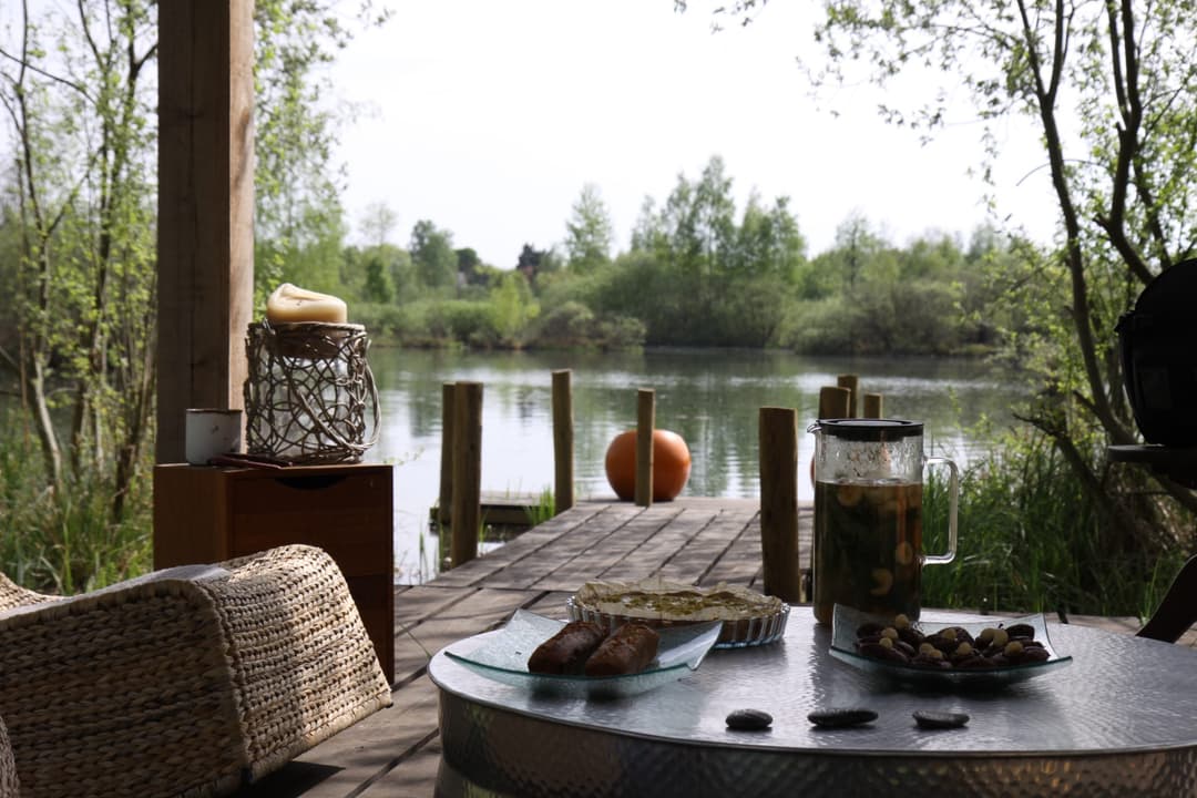 Ponton cosy au coeur de la nature. Ressourçant et dépaysant. 