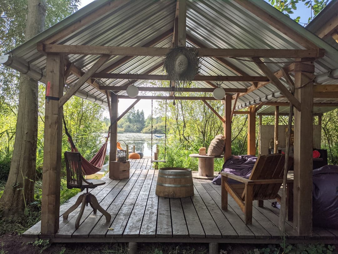 Ponton cosy au coeur de la nature. Ressourçant et dépaysant. 