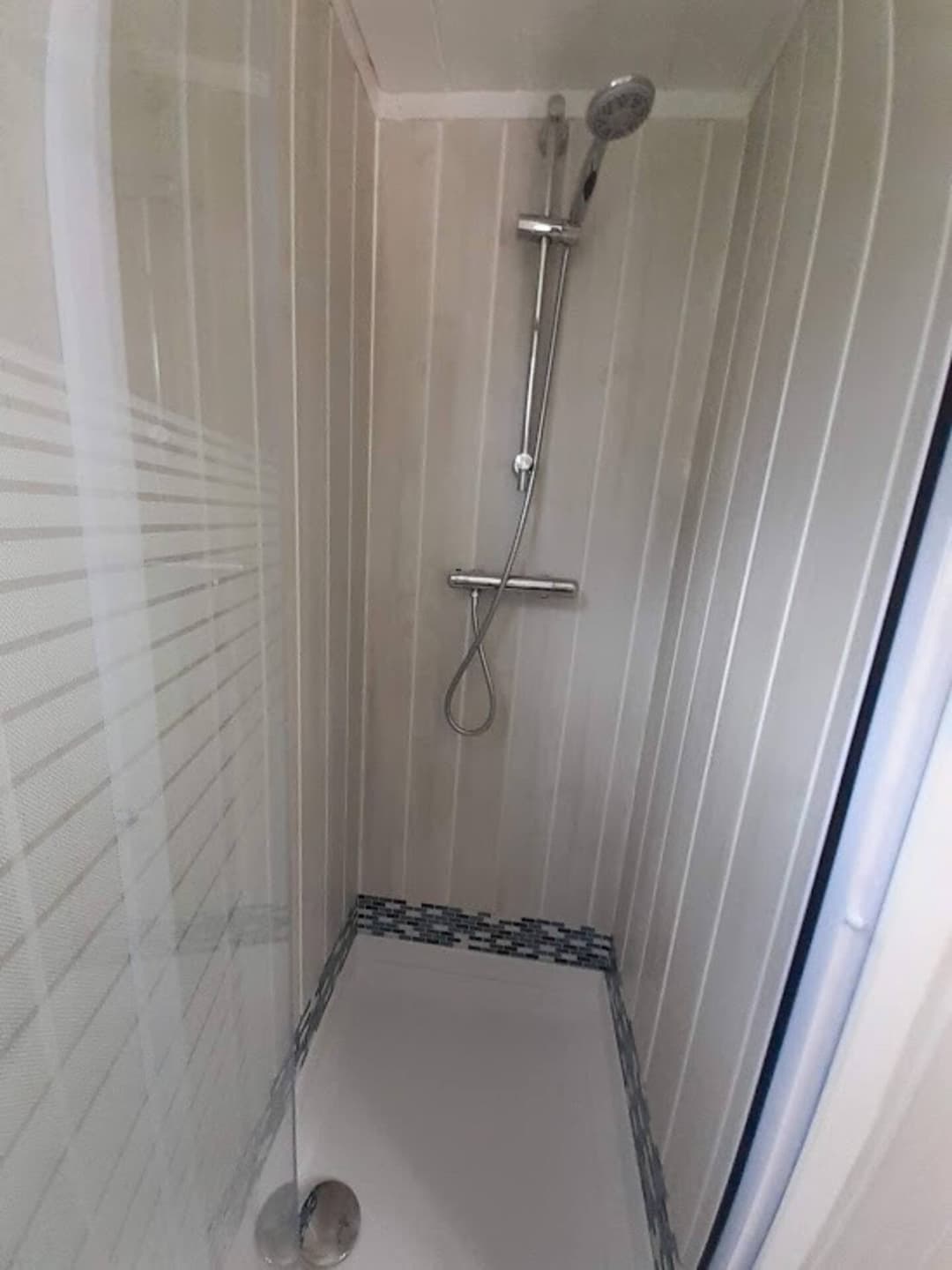 Tiny house 5 personnes avec étang en Haute-Saône 
