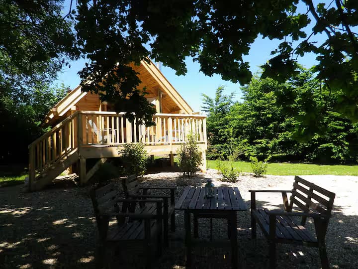 La Cabane sur pilotis, un havre de paix au cœur de la campagne normande 