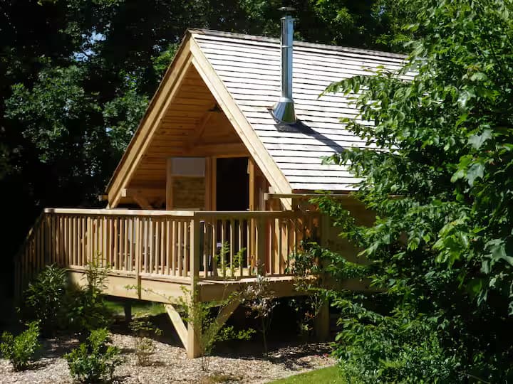 La Cabane sur pilotis, un havre de paix au cœur de la campagne normande 