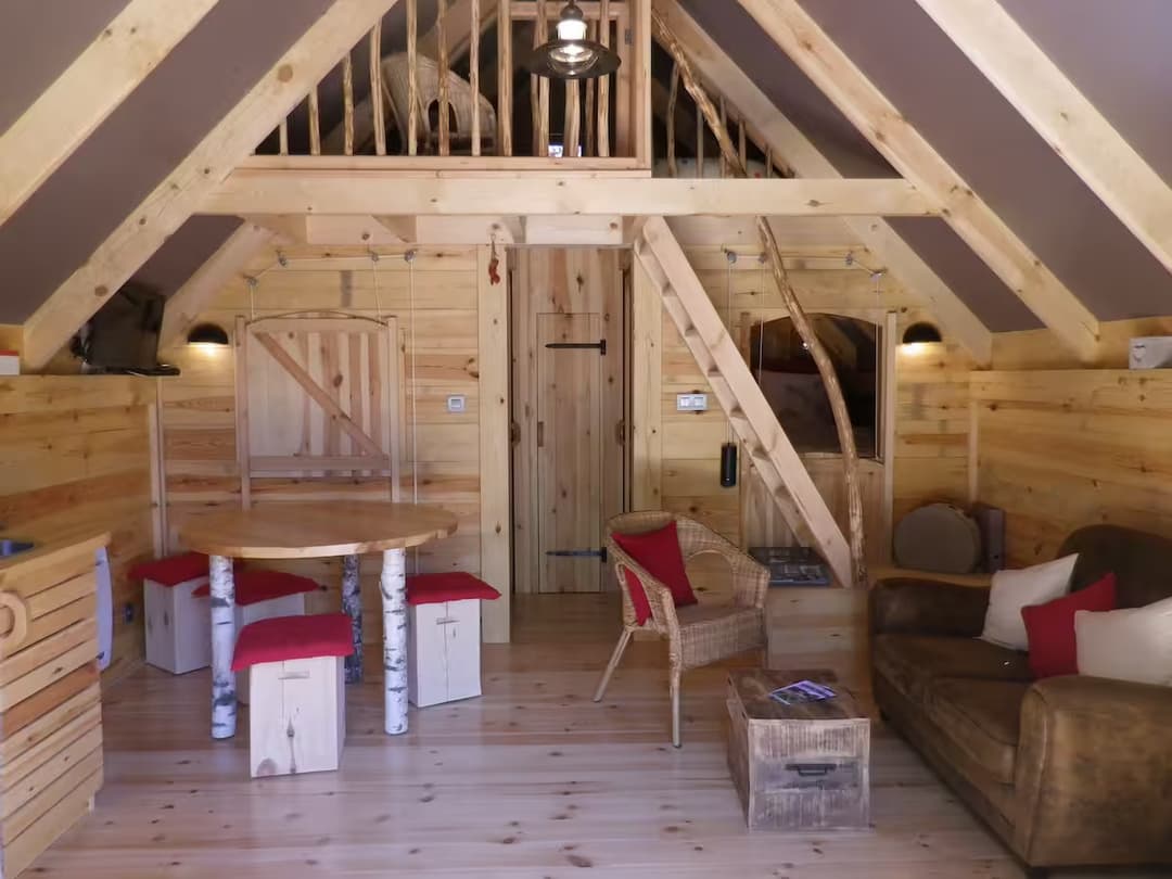La Cabane sur pilotis, un havre de paix au cœur de la campagne normande 