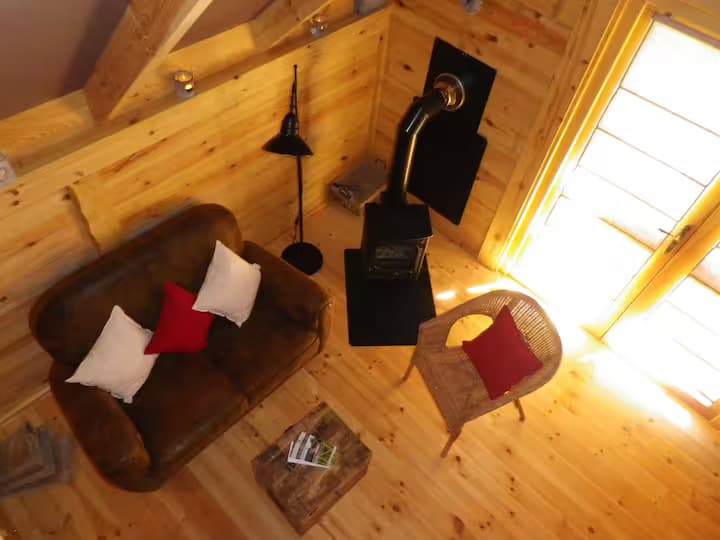 La Cabane sur pilotis, un havre de paix au cœur de la campagne normande 