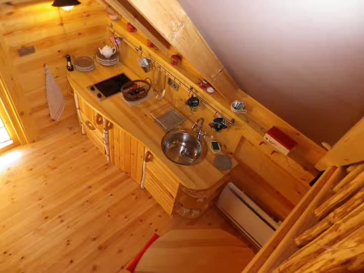 La Cabane sur pilotis, un havre de paix au cœur de la campagne normande 