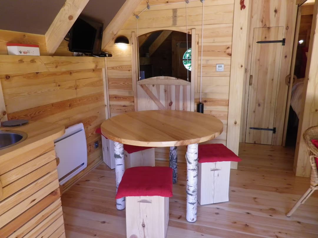 La Cabane sur pilotis, un havre de paix au cœur de la campagne normande 