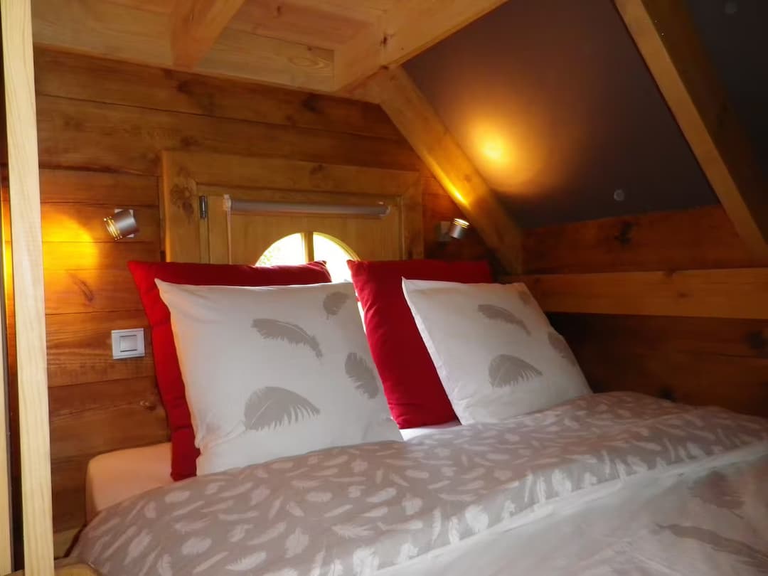 La Cabane sur pilotis, un havre de paix au cœur de la campagne normande 
