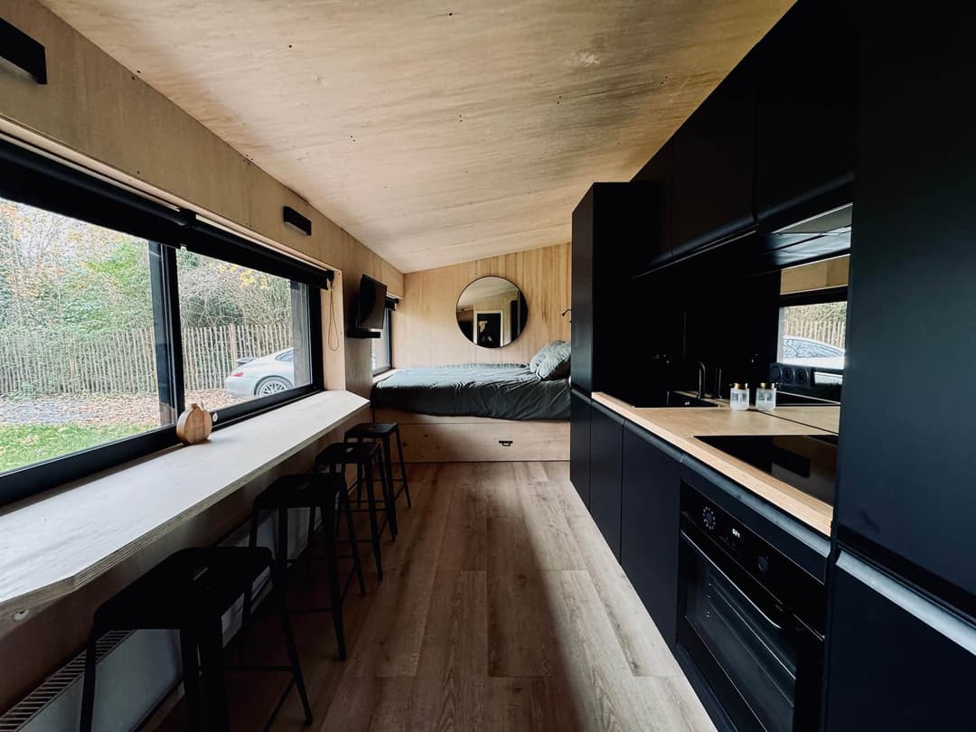 Maison au bord d’un lac avec canoé et barbecue en plein air